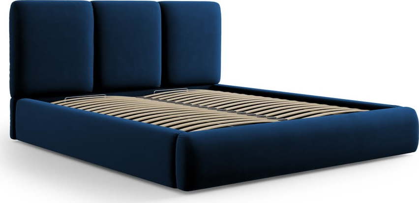 Tmavě modrá sametová čalouněná dvoulůžková postel s úložným prostorem s roštem 160x200 cm Brody – Mazzini Beds Mazzini Beds